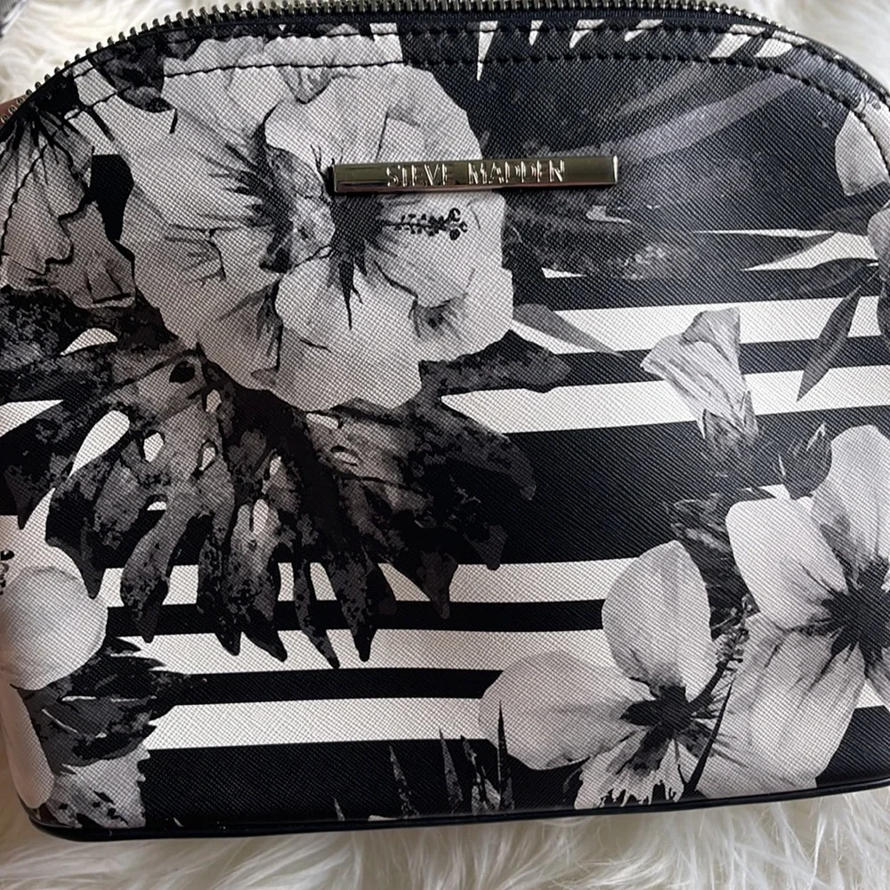 Purse - Picture 2 of 4